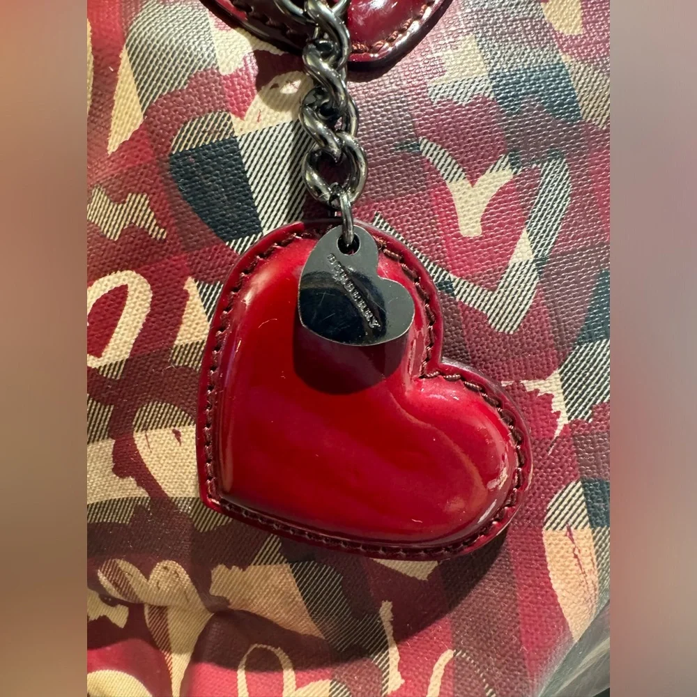 Burberry Valentine Limited Edition Hearts Tote - Picture 4 of 8